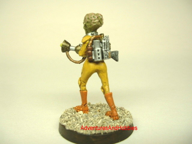 Martian invader warrior with raygun 25 mm science fiction miniature.