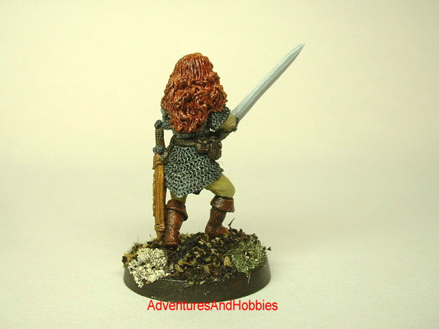 Human female warrior with two-handed sword 25 mm painted fantasy miniature